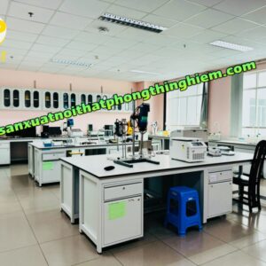 Bàn thí nghiệm trung tâm