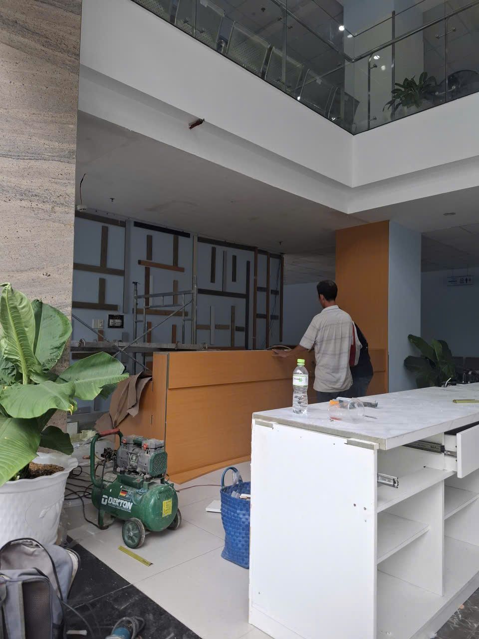 THIẾT KẾ VÀ THI CÔNG QUẦY LỄ TÂN PHÒNG KHÁM ĐẸP, HIỆN ĐẠI - AN PHÁT